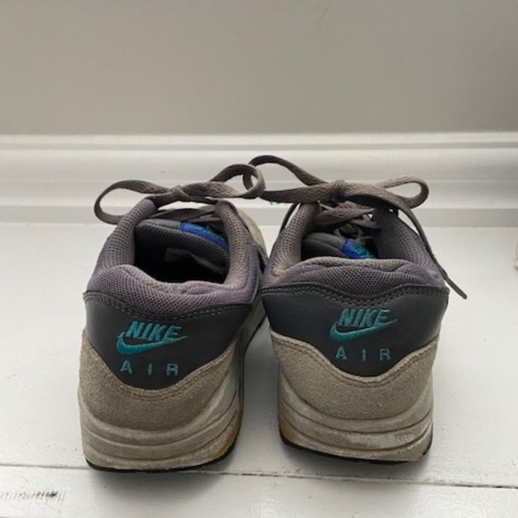 Nike Air Runners, Ladies 5/ Youth 3.5 - Picture 3 of 6